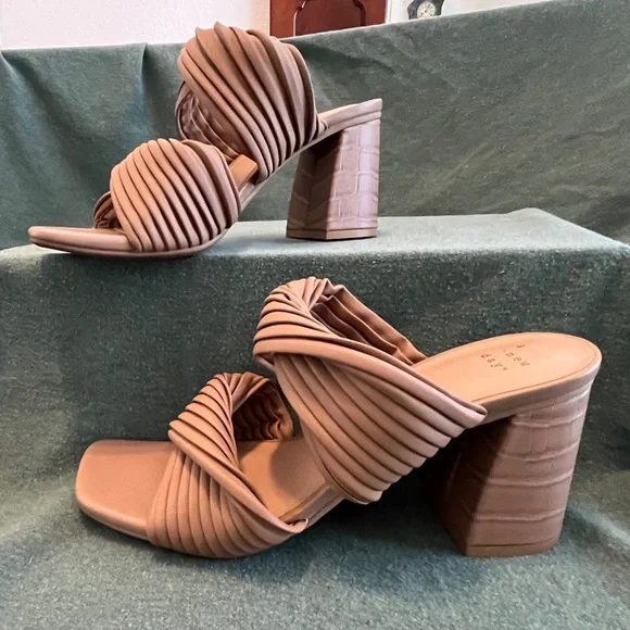 A New Day high heeled sandal, size 8 - Picture 2 of 6